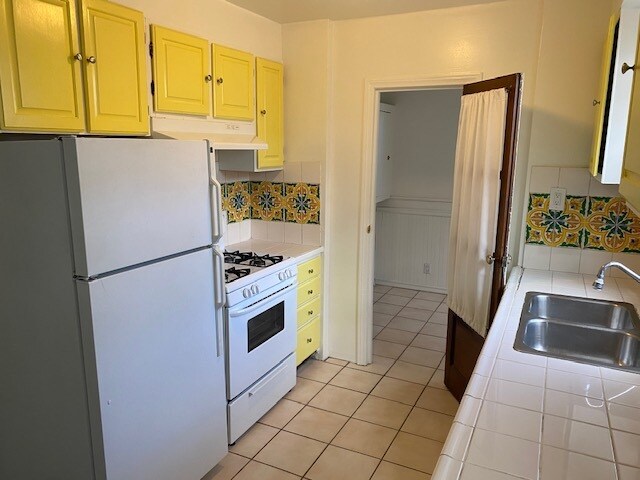 Kitchen - 4324 Willow Brook Ave
