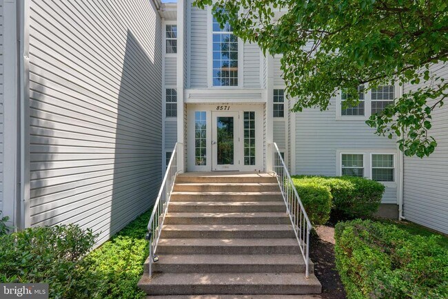 Foto del edificio - 8571 Falls Run Rd