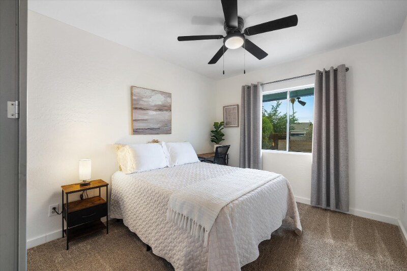 Foto principal - 334 W Horseshoe Ave