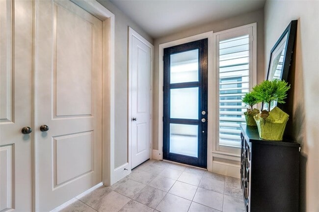 Foto del edificio - 423 T C Jester Blvd