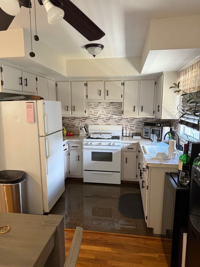 Building Photo - 35 Amaron Ln