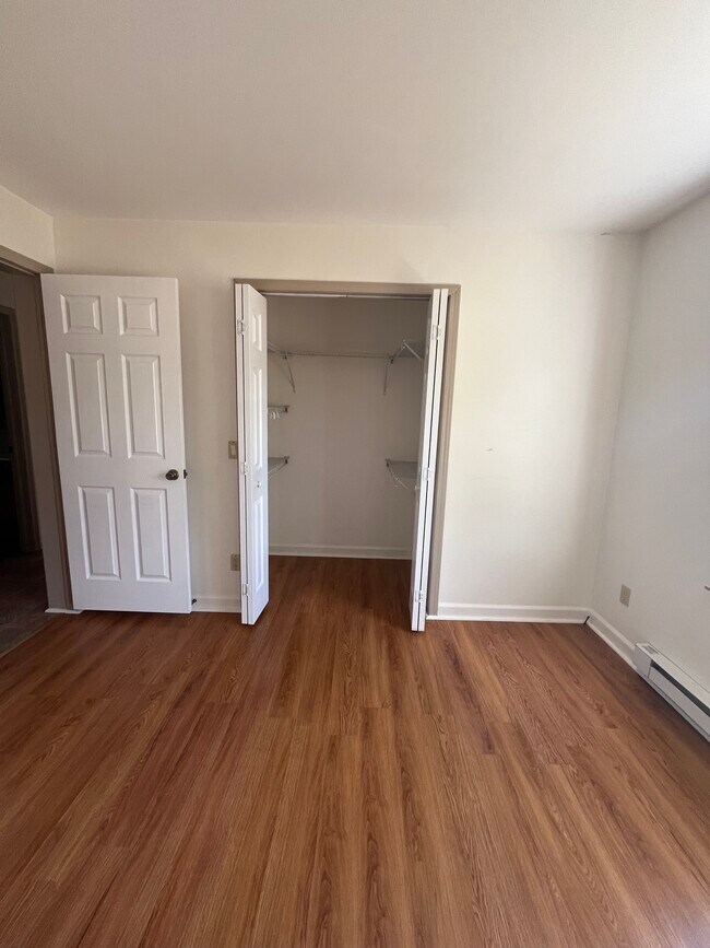 Foto del edificio - 26 Loughran Dr