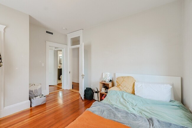 Building Photo - 39 Chester St