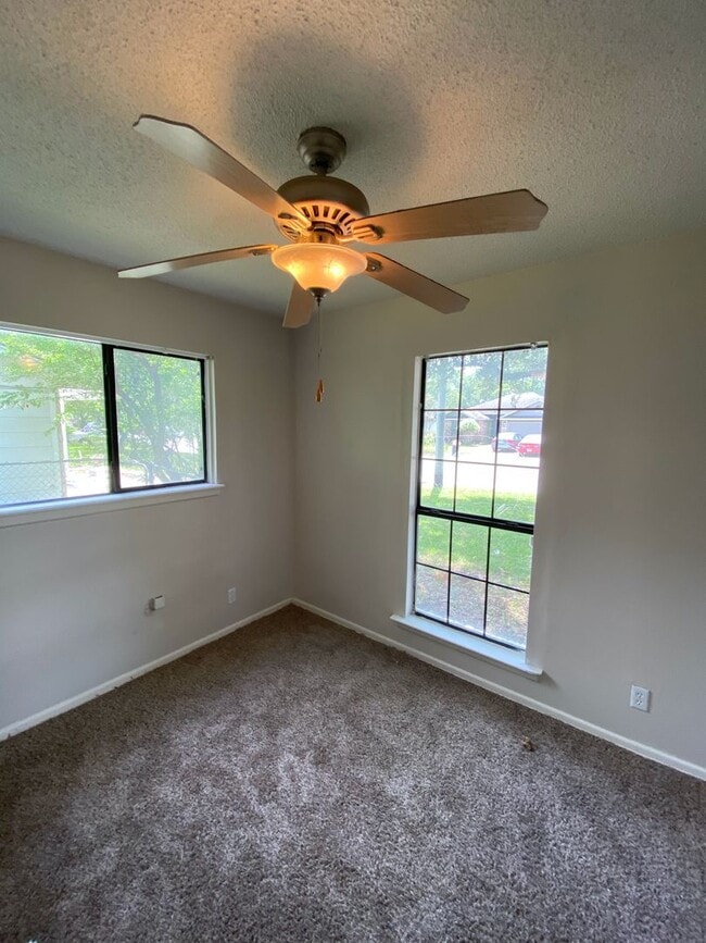 Building Photo - CUTE 3 BR IN UNIVERSAL CITY W/ EASY ACCESS...