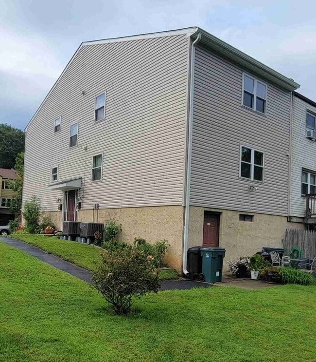 Foto del edificio - 2156 Birch Dr