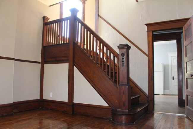 Building Photo - 54 E Hudson St