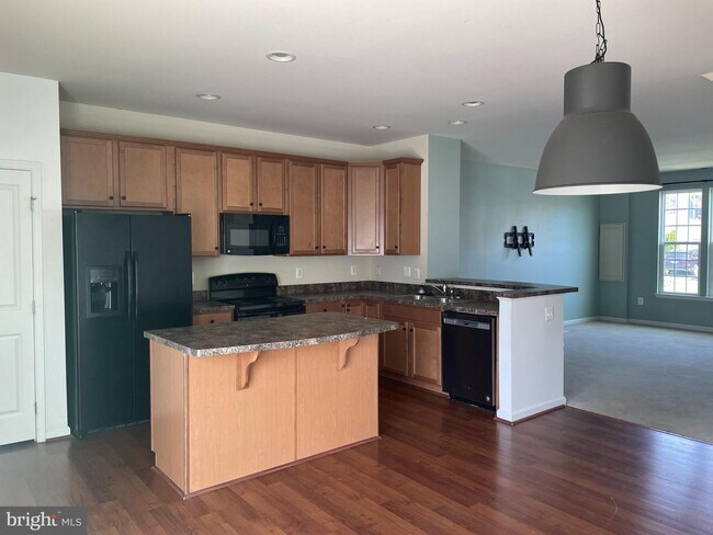 Building Photo - 23 Streamside Pl