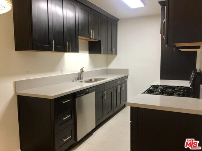 Foto del edificio - 1446 Cochran Ave