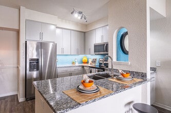 Building Photo - Cortland Portofino Place