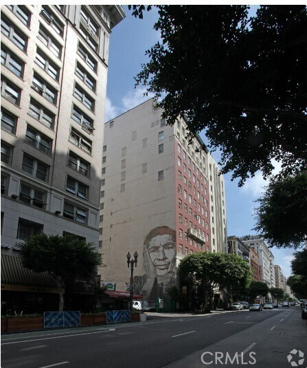 Building Photo - 612 S Spring St