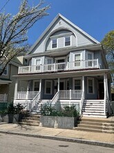 Building Photo - 24 Harlem St