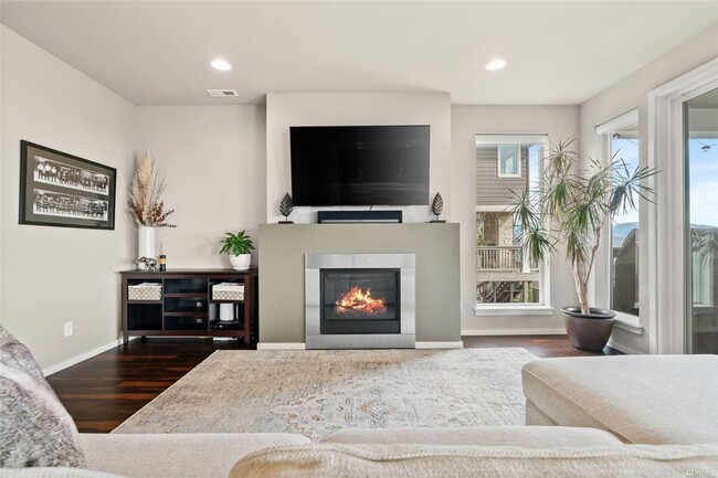 Building Photo - Beautiful 4 bed/2.5 bath dream home in Mon...