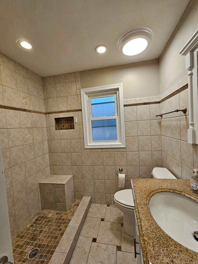 Foto del edificio - 8715 Ridge St