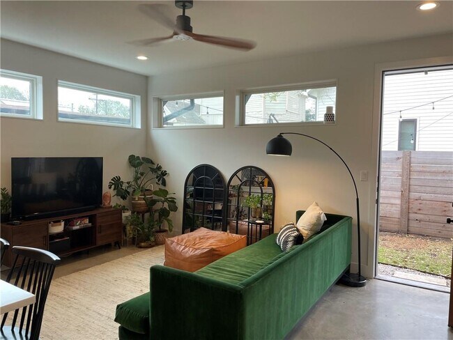 Foto del edificio - 1806 Haskell St