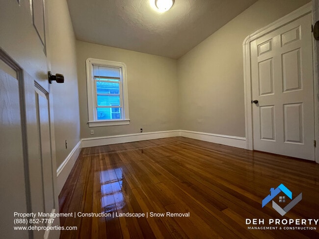 Building Photo - 216 Hope St