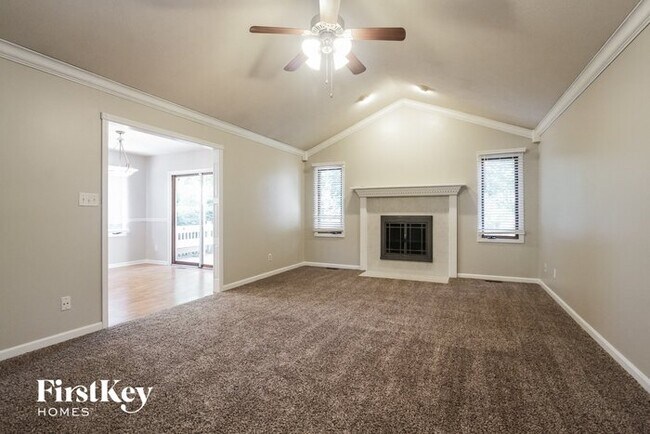 Building Photo - 8535 Spend a Buck Dr