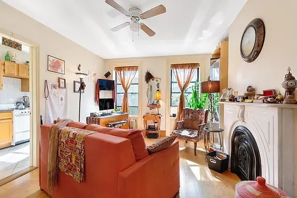 Foto del edificio - "Charming 1-Bedroom Gem on Madison St, Brooklyn – Your Cozy Urban Retreat Awaits!"