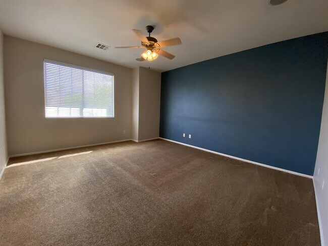 Building Photo - 305 Emerald Vista Way