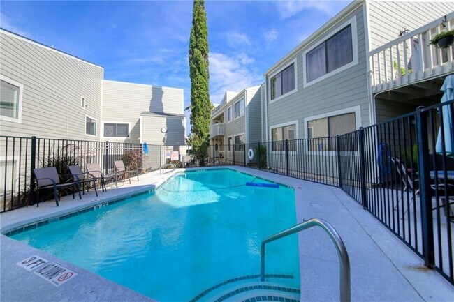 Foto del edificio - 5801 Thunderbird St