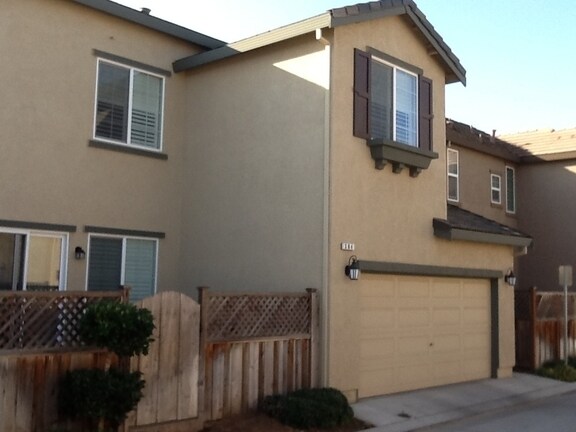 Foto del edificio - 384 Carriage Ln