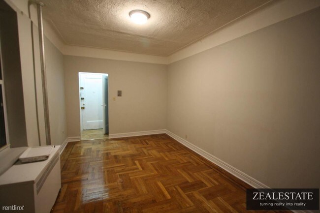 Building Photo - 536 E 96th St