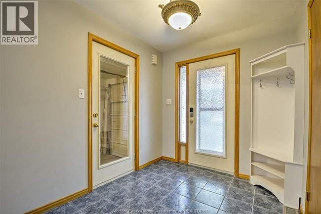 Building Photo - 1412 Mickaila Cres