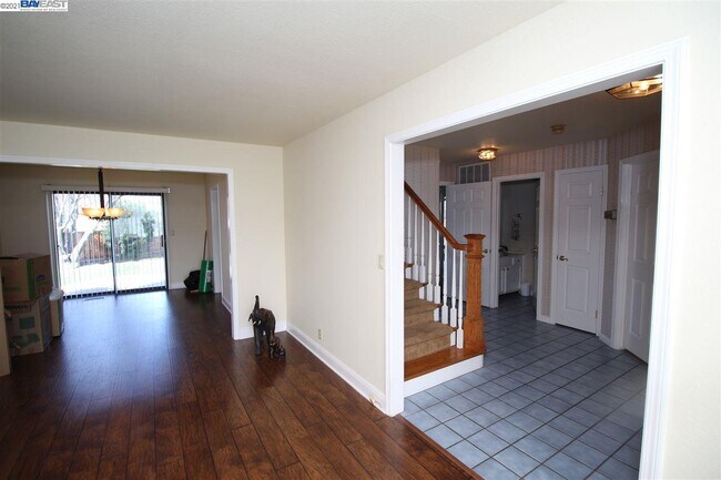 Building Photo - 3896 Stratford Ct