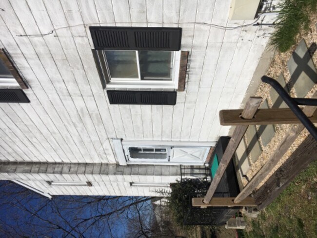 Building Photo - 8373 Grove Angle Rd