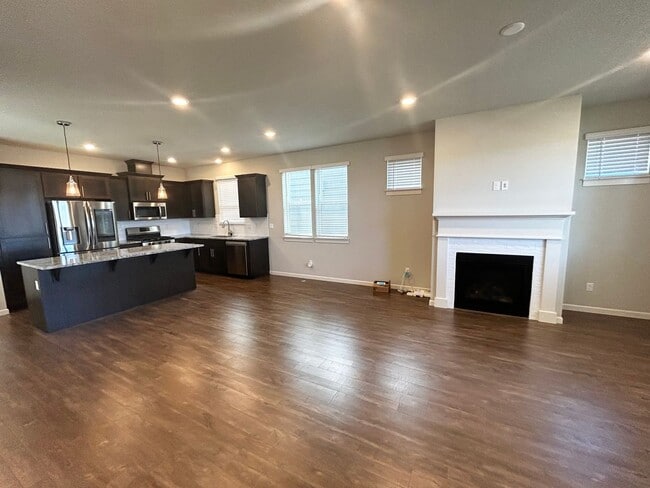 Foto del edificio - New 4 Bedroom North Plains Home!!!