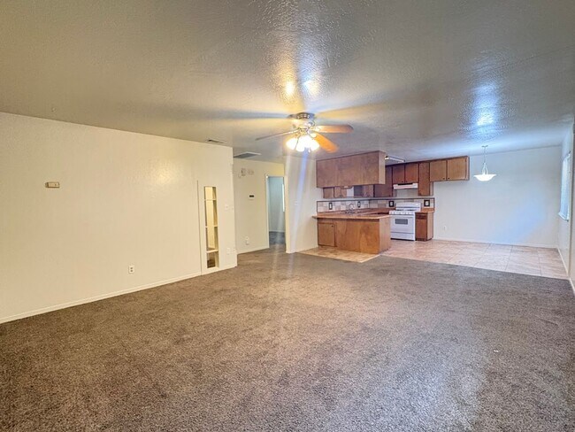 Foto del edificio - 1025 E 9th St