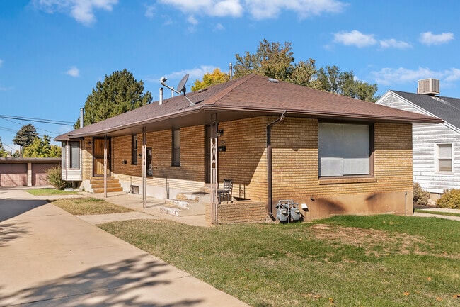 Building Photo - 3371 Quincy Ave