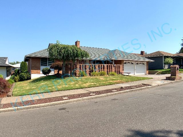 Charming 3-Bed, 2-Bath Haven in Portland's NE Heart, 1615 Sq Ft of Comfort! - Charming 3-Bed, 2-Bath Haven in Portland's NE Heart, 1615 Sq Ft of Comfort!