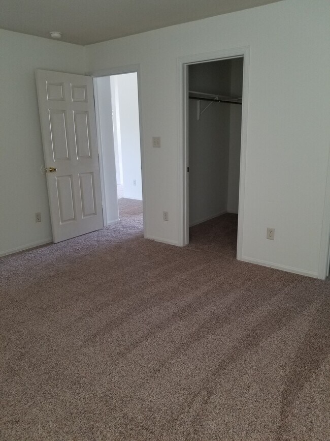 Dormitorio principal - 399 Skyler St