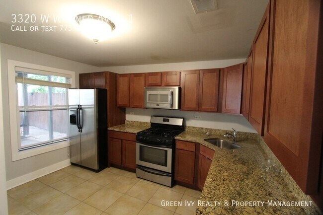 Foto del edificio - 3320 W Warner Ave