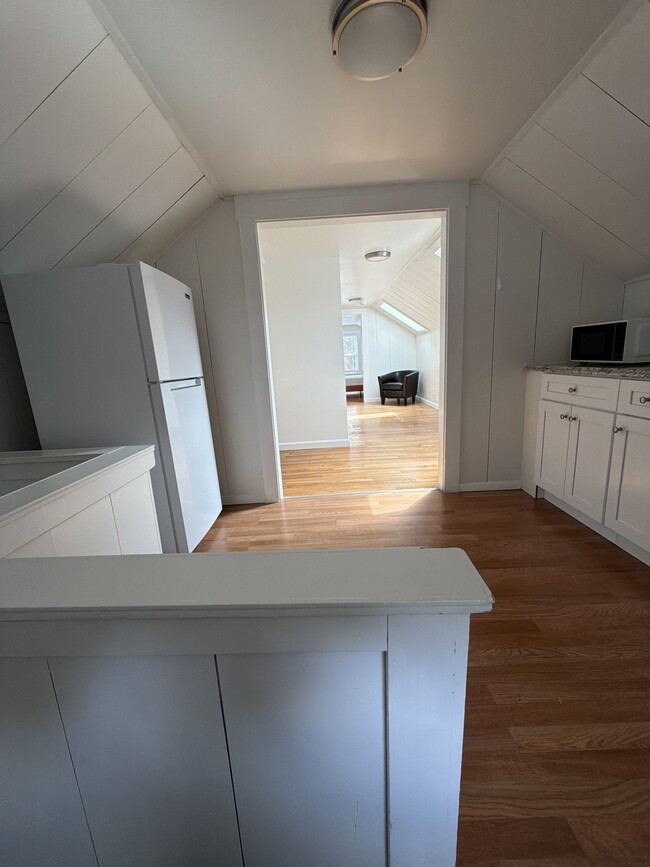 Building Photo - 50 Lyng St