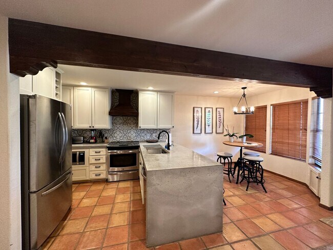 Foto del edificio - Gorgeous 3 Bedroom on the River