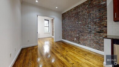 Building Photo - 307 Mott St