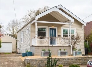 Building Photo - 5525 NE Everett St