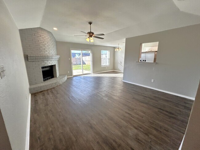 Foto del edificio - 6210 Cool Springs Dr