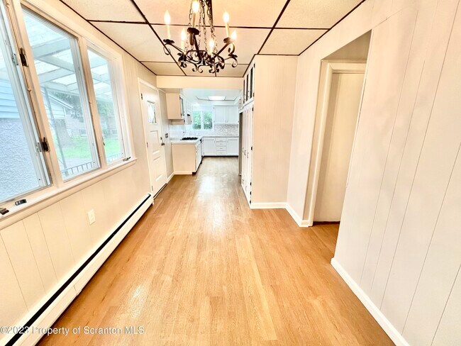 Building Photo - 305 N Hyde Park Ave