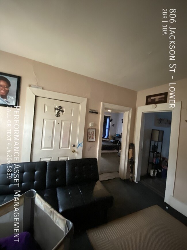 Foto del edificio - Spacious 2br lower in Racine