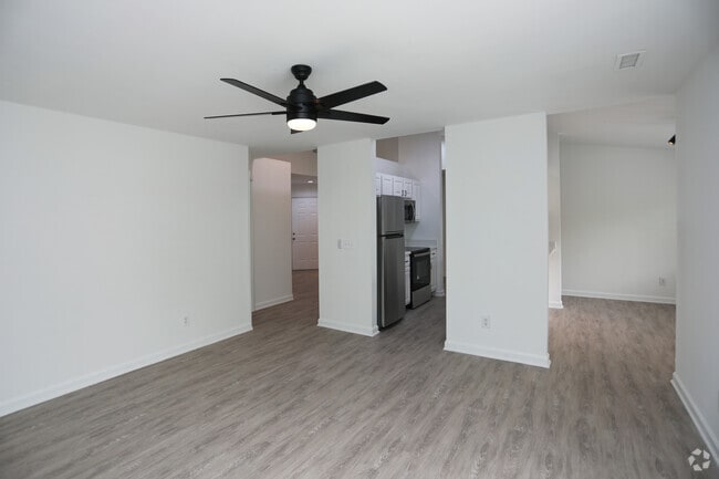 Building Photo - Crescent Oaks