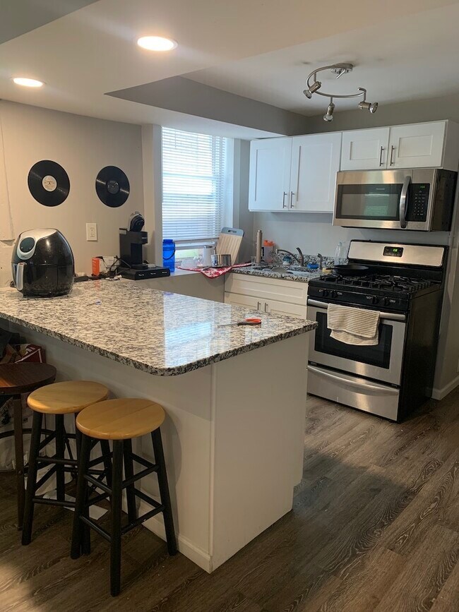 Foto del edificio - 3112 N Kenmore Ave