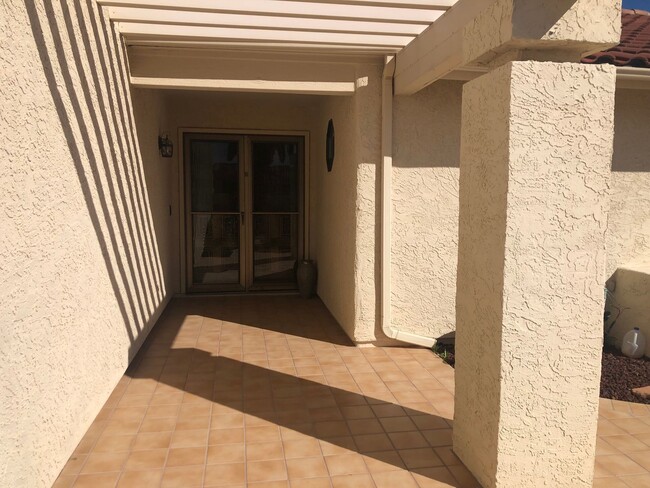 Building Photo - Welcome to this charming 2-bedroom, 2-bathroom home. Available April through October 2026!