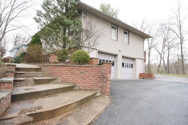 Foto del edificio - 12 Oxford Dr