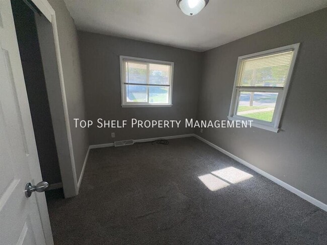 Building Photo - 2427 Welbeck Rd