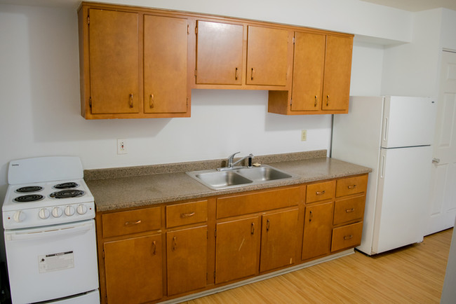 Building Photo - Brooke Park 2 bedroom Apartment!!!!!!!!!!