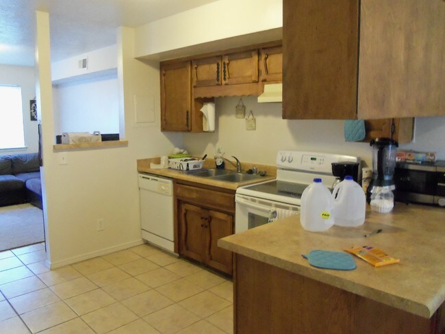 Interior Photo - 206-209 Colonial Ave SW