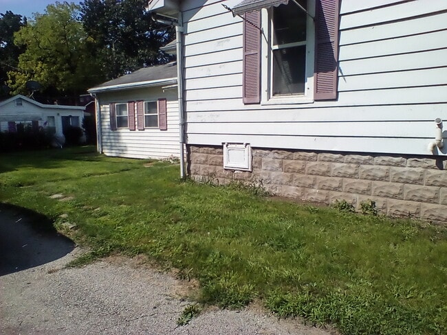 Building Photo - 713 15th Pl