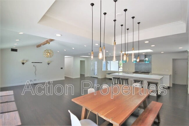 Foto del edificio - 1074 Highlands Cir